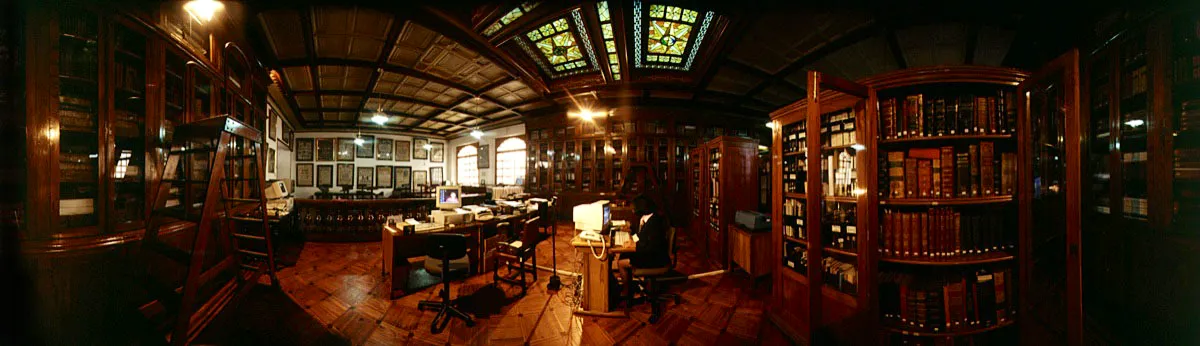 El archivo histórico del colegio alberga una soberbia colección de manuscritos, incunables, documentos y libros antiguos. Cristóbal von Rothkirch