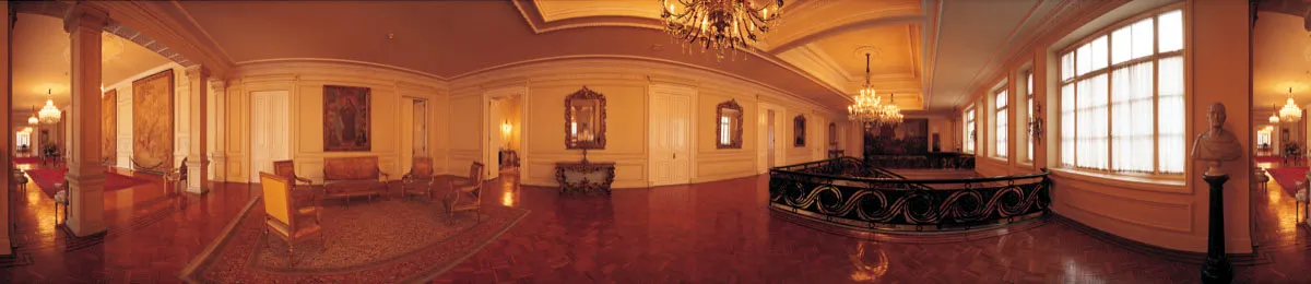 Casa de Nariño, vestíbulo del segundo piso y escalera de honor. Cristóbal von Rothkirch