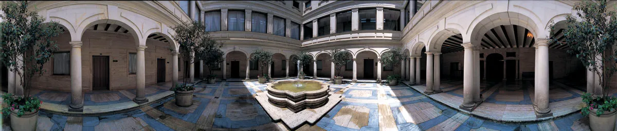 Patio principal del Palacio Arzobispal. Cristóbal von Rothkirch