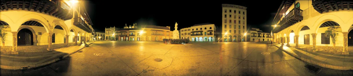 Plaza de la Aduana: Alcaldía, Casa Marqués de Premio Real, monumento a Colón y edificio Andian. Miguel Salazar