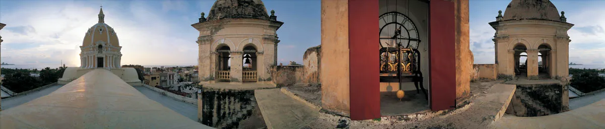 Cpulas y reloj de la iglesia de San Pedro Claver. Miguel Salazar