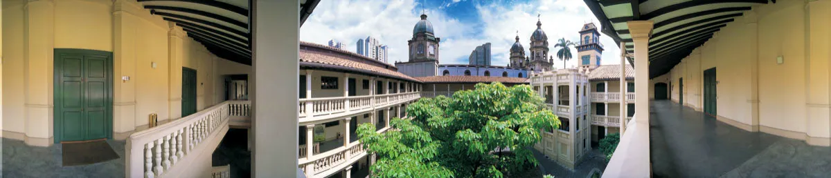 Claustro del edificio de San Ignacio, Paraninfo de la Universidad de Antioquia. Miguel Salazar