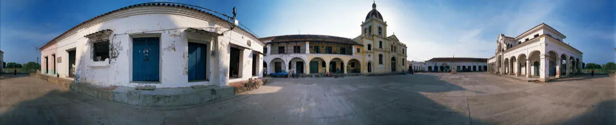 Plaza de la Concepción. Iglesia de la Concepción y edificio del mercado. Miguel Salazar