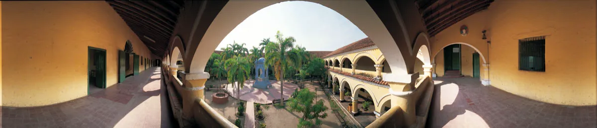 Claustro del Colegio Pinillos. Primer colegio privado del país, fundado a finales del siglo xviii. Miguel Salazar