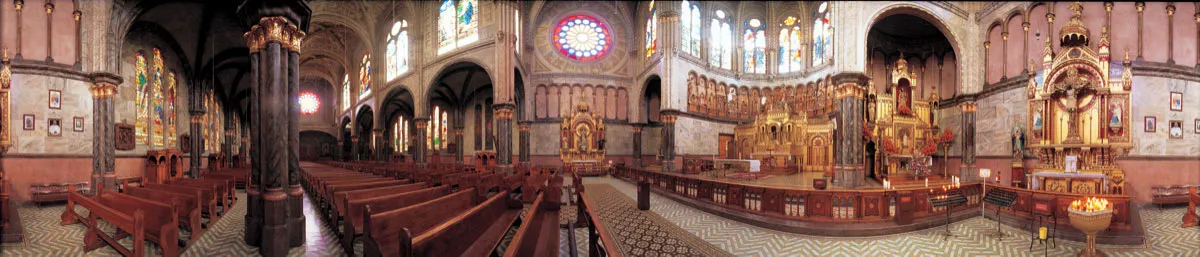 Templo de Cristo Rey. De izquierda a derecha: nave principal, altar de la Inmaculada Concepción, altar mayor, altar de San José y altar del Cristo de Sibundoy. Miguel Salazar