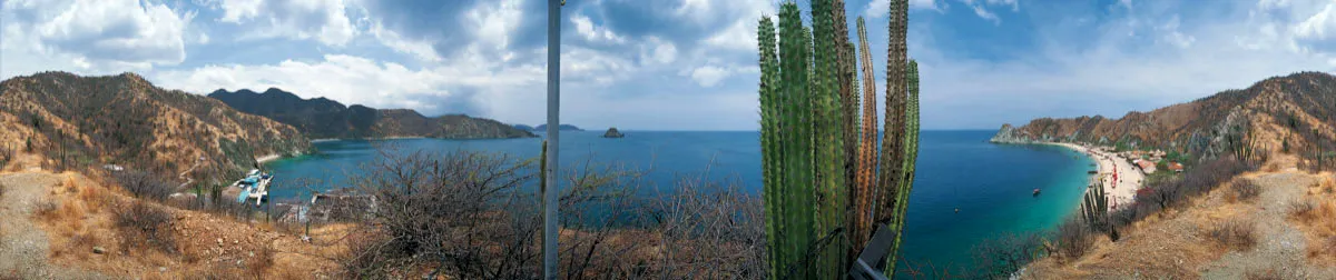 Bahía de Santa Marta, a la derecha Playa Blanca. Miguel Salazar