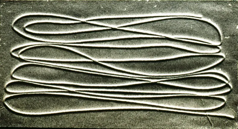 Recuerdo marinero “Cuerdas” / S. f. / Acrílico sobre lienzo / 26 x 47 cm / Museo Rayo