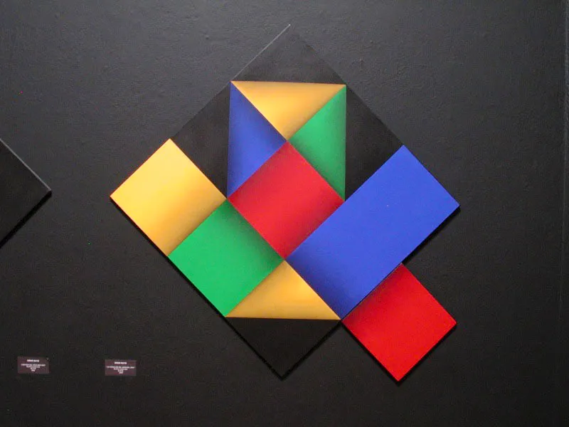 Crisálida del arrebol XXVI / 2004 / Acrílico sobre lienzo / 132 x 99 cm / Museo Rayo