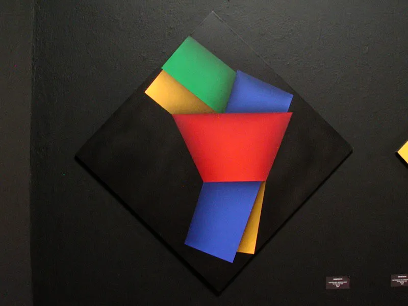 Crisálida del arrebol XXXVI / 2004 / Acrílico sobre lienzo / 101 x 101 cm / Museo Rayo