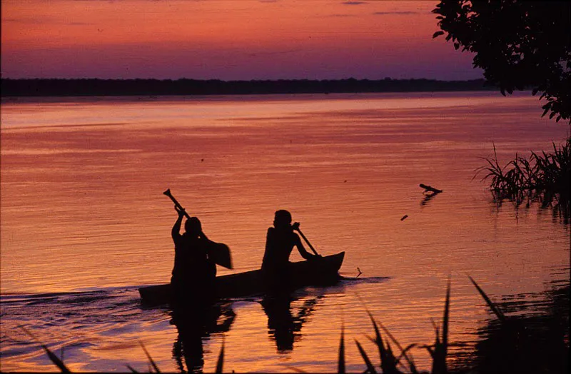 Pescadores en el ro Amazonas. Francisco Nieto