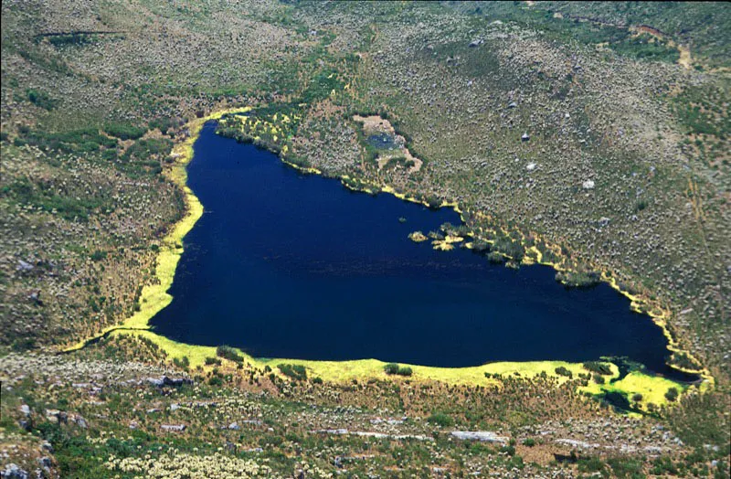 Laguna Sagrada de Teusac, al occidente del parque, tambin llamada por su forma laguna de Suramrica. Haca parte de las ceremonias muisca en las lagunas de Siecha.  Andrs Hurtado