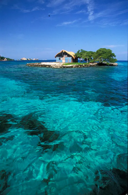 Islote ubicado detrs del Oceanario de las Islas del Rosario, donde se encuentra la casa llamada Notevendo.  Andrs Hurtado