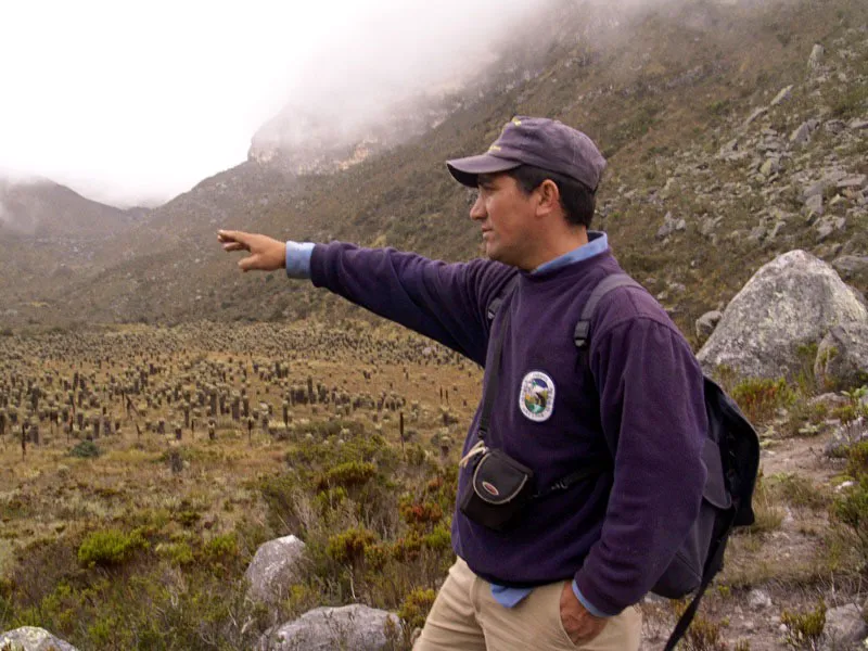 El uniforme de Parques Nacionales Naturales de Colombia es reconocido en todos los rincones del pas gracias a la presencia de sus funcionarios que cumplen con las labores de conservacin.  Carlos E. Porras