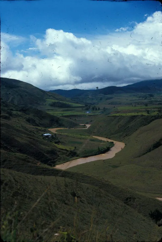 Gracias a su ubicacin en el Pacfico colombiano, el rea protegida cuenta con un gran nmero de ros, arroyos, quebradas, lagunas y humedales que resaltan su valor y funcin de regulacin de los recursos hdricos de la regin. D.L. Golobitsh