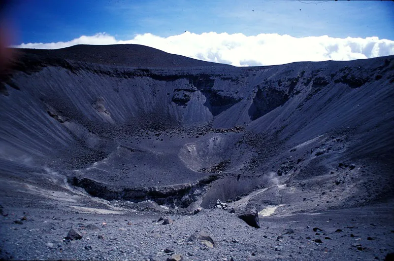 Crter del volcn Purac, a 4 780 m.s.n.m. Andrs Hurtado