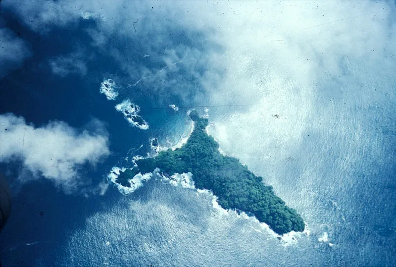 Vista aérea de la isla de Salomón. Unidad Administrativa Especial del Sistema de Parques Nacionales
