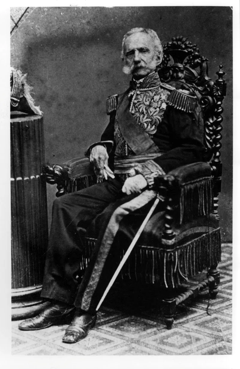 Tomás Cipriano de Mosquera 4 veces presidente de la República lideró importantes cambios sociales y económicos. Durante su primera administración el Congreso de la República adoptó en 1846, el real de plata como unidad monetaria.