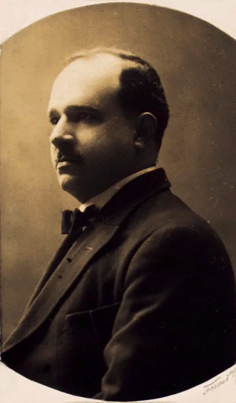 Carlos Adolfo Urueta, quien junto con Sam B. Koppel, Félix Salazar y Gabriel Posada, ministro del Tesoro, fue nombrado como miembro del Comité Organizador del Banco de la República el 16 de julio de 1923, con un plazo de cuatro meses para hacerlo. No obstante, el pánico financiero producido por la quiebra del Banco López obligó a abrir las puertas el día 23 del mismo mes.