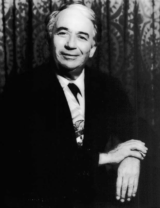 El gobierno del Presidente Betancur (1982-1986) hizo frente a la caída a los precios internacionales del café y a la crisis internacional de principios de los años 80. A mediados de su mandato se diseñó un programa de estabilización macroeconómica que corrigió nuevamente los desequilibrios fiscal y externo.