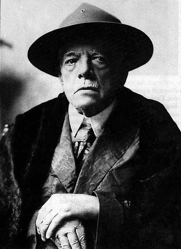 José María Sierra, quien con Pedro Jaramillo y otros ciudadanos fue autorizado por el decreto legislativo 47 de 1905, expedido durante el gobierno del general Rafael Reyes, para organizar el Banco Central.