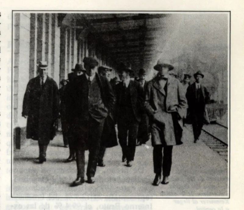La misión, liderada por E. W. Kemmerer, llega a la Estación de la Sabana en marzo de 1923, donde es recibida por Aristóbulo Archila, ministro del Tesoro de Pedro Nel Ospina.