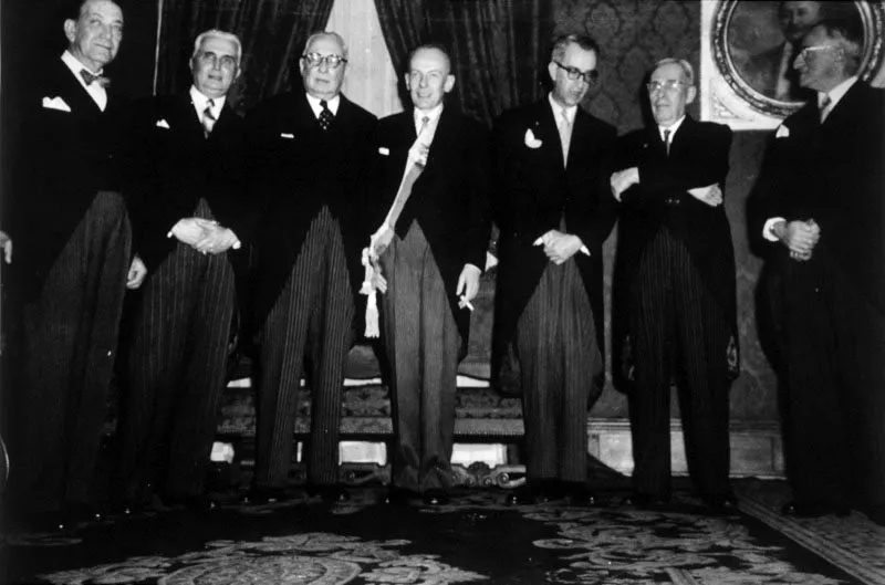 Roberto Urdaneta, Mariano Ospina Prez, Alfonso Lpez Pumarejo, Alberto Lleras Camargo, uno de los miembros de la Junta de Gobierno de Venezuela, Eduardo Santos y Daro Echanda en la posesin de Alberto Lleras Camargo, el 7 de agosto de 1958. 