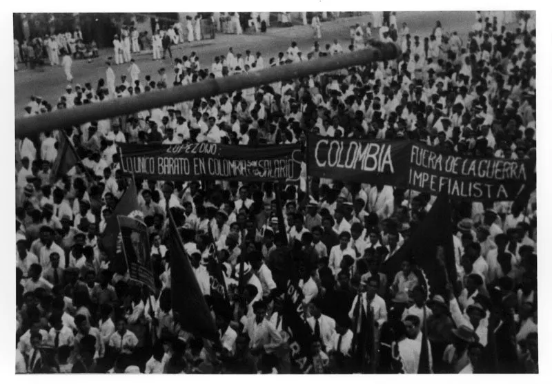 Marcha de apoyo a las políticas de Alfonso López Pumarejo durante la crisis de su segundo mandato, 1943 c.