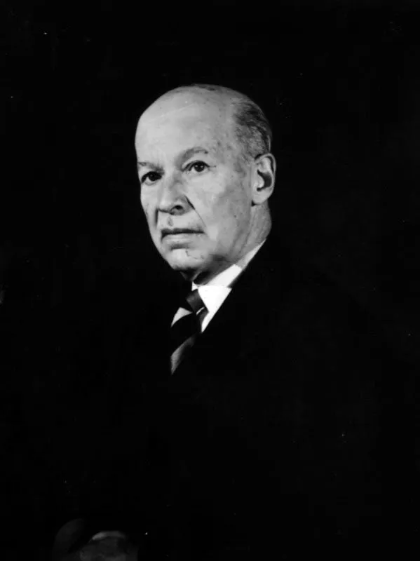Manuel Casabianca, quien junto con Sam B. Koppel, Félix Salazar y Gabriel Posada, ministro del Tesoro, fue nombrado como miembro del Comité Organizador del Banco de la República el 16 de julio de 1923, con un plazo de cuatro meses para hacerlo. No obstante, el pánico financiero producido por la quiebra del Banco López obligó a abrir las puertas el día 23 del mismo mes.