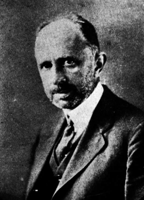 Integrante de la primera misión económicanorteamericana: Frederick Luquiens (traductor).