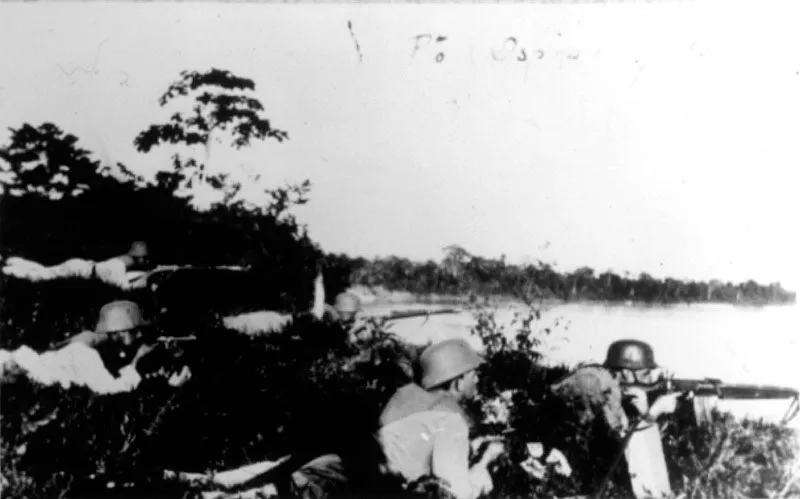 Combates en el rea de Puerto Ospina, alto Putumayo. El ejercito colombiano, recibi apoyo de los veteranos alemanes de guerra. 