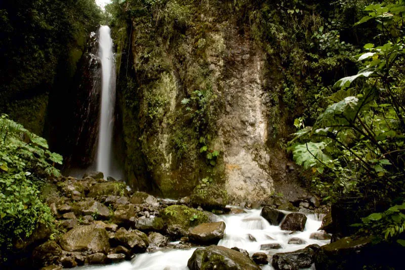 Cascada en el alto ro Combeima, Tolima. Csar David Martnez