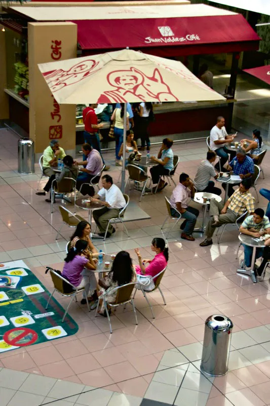 Cafés Juan Valdez en Manizales y Pereira. Carlos Pineda