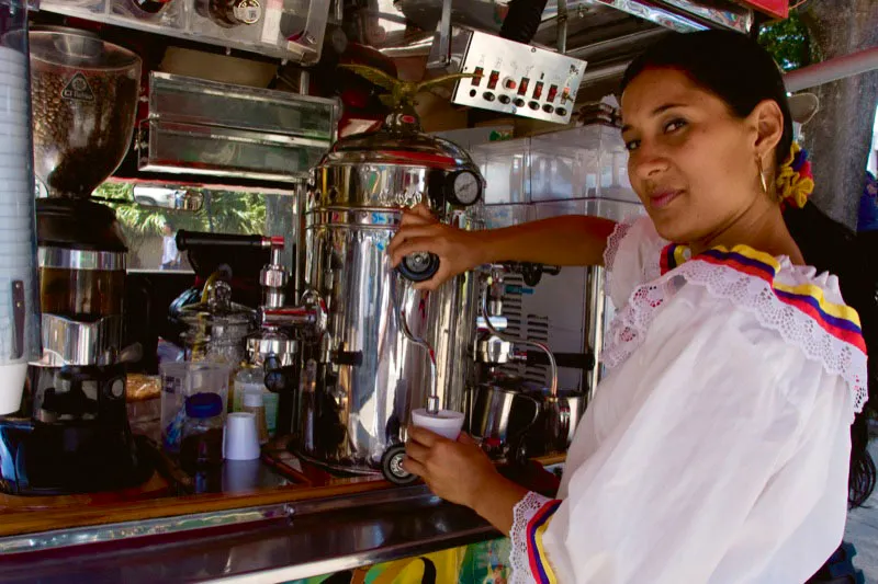 Pereira, la capital de Risaralda, es una ciudad joven, dinámica, famosa por su gente amable y descomplicada, y por la belleza de sus mujeres. En los últimos años, la ciudad ha tenido un gran desarrollo industrial y se ha convertido en el centro comercial de la región. Carlos Pineda