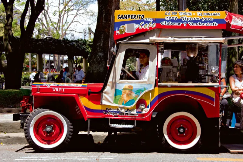 Pereira, la capital de Risaralda, es una ciudad joven, dinámica, famosa por su gente amable y descomplicada, y por la belleza de sus mujeres. En los últimos años, la ciudad ha tenido un gran desarrollo industrial y se ha convertido en el centro comercial de la región. Carlos Pineda