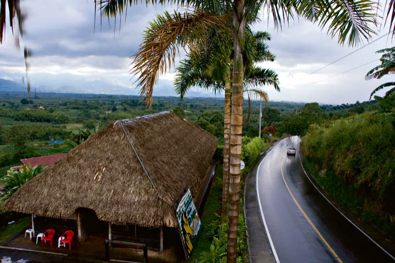 Fonda en la vía a Armenia, Quindío. Carlos Pineda