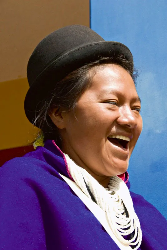 La comunidad guambiana está conformada por 23 500 personas, que viven agrupadas, aislados de la civilización, en cerca de 20 aldeas, y el 77% de ellos vive en el resguardo de Guambía, en Silvia, Cauca. Andrés Mauricio López