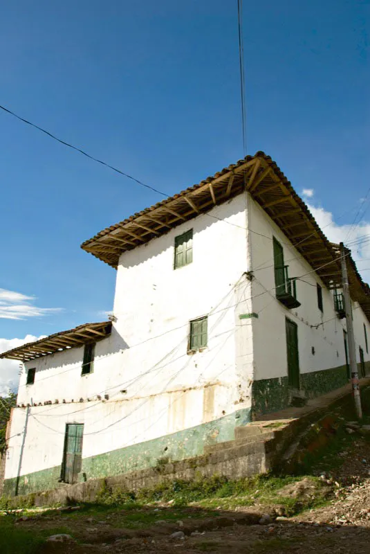 Casa de esquina en la Calle de la Locería, San Agustín, Huila. Andrés Mauricio López