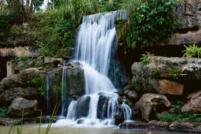 Salto en la quebrada La Laguna, Santander. Carlos Pineda