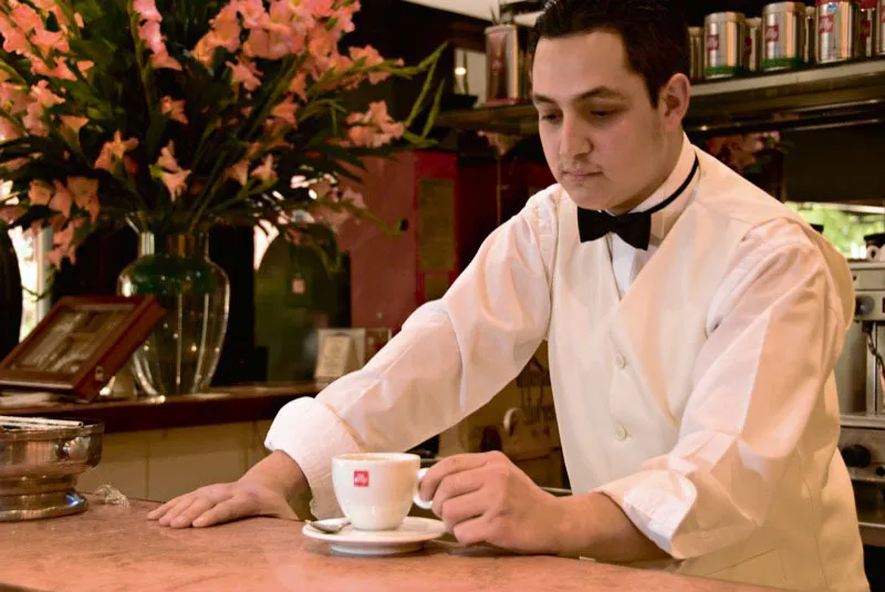 Barista del café Il Pomeriggio, Bogotá. Andrés Mauricio López