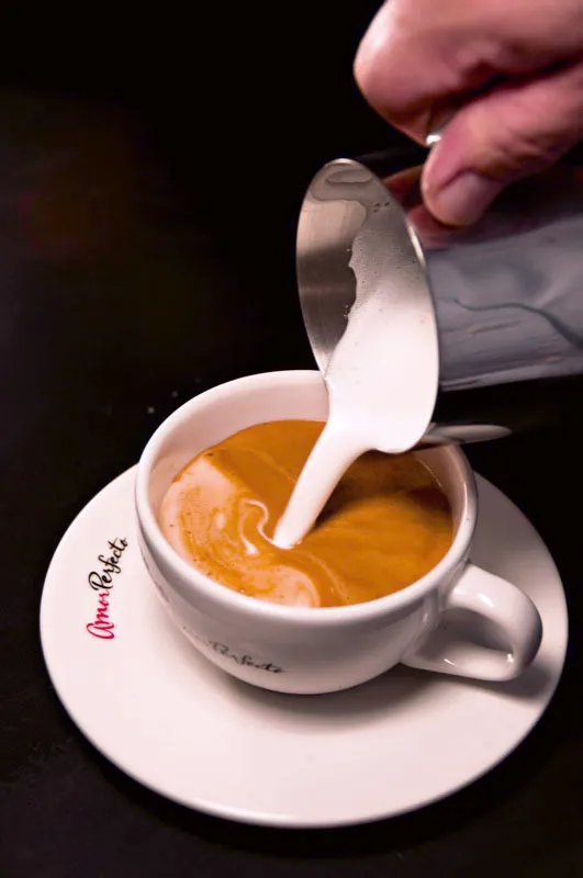 “Hoja” preparado por el barista Luis Fernando Vélez, Amor Perfecto Café, Bogotá. Andrés Mauricio López