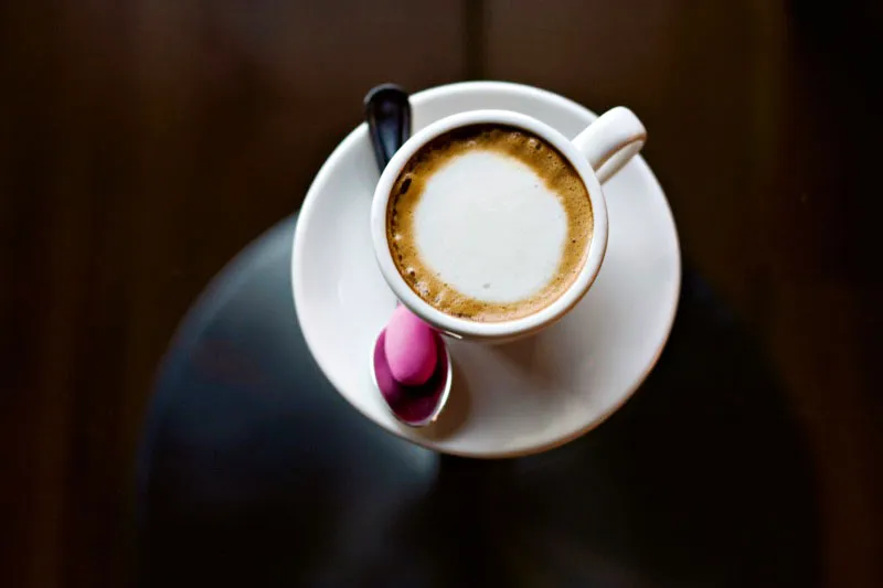 Macchiato latte: Leche con dos sorbos de café. Carlos Pineda