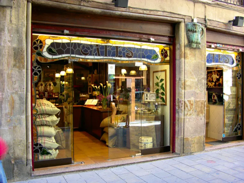 Venta de café en grano, en Barcelona. Carlos Pineda