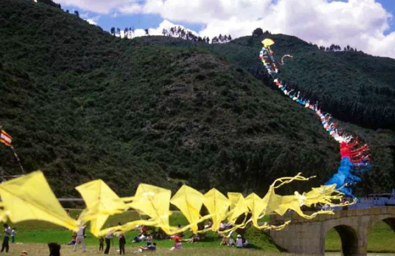 Parque Jaime Duque, Sop, Cundinamarca. 
Parque temtico fundado en 1983. Entre otras atracciones tiene una rplica del Taj Mahal, museo del hombre, diorama de la Divina comedia, mapa gigante del pas, dioramas de cuentos infantiles, trajes del mundo, fontana mitolgica, monumento a Dios, a la nacionalidad y el edificio Cndor. 