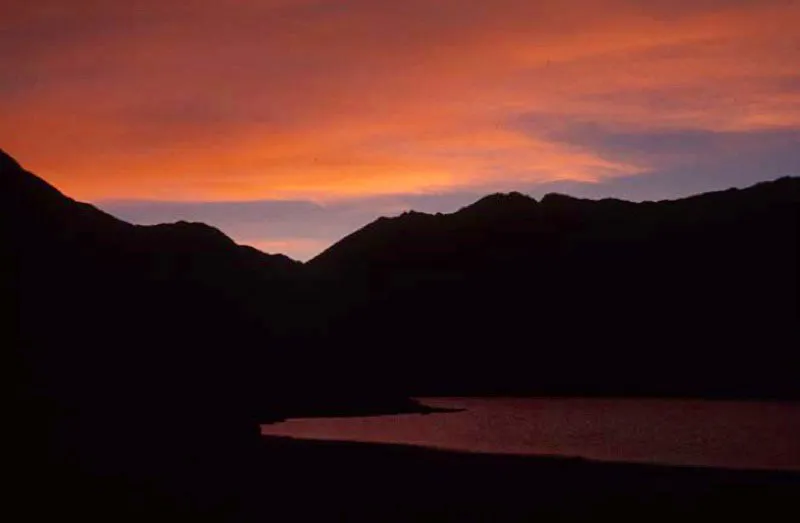 Laguna de Naboba, Magdalena. 
Este sitio, de altsimo valor espiritual para los indgenas ijka, se encuentra a 4 540 m.s.n.m., entre los distintos macizos que conforman lo que se llama la Sierra Nevada de Santa Marta y que, para los nativos es el chundua, lugar de origen y retorno de la vida humana. Es alimentada por las cumbres ms altas de Colombia: Coln, Bolvar y Vespucio. 