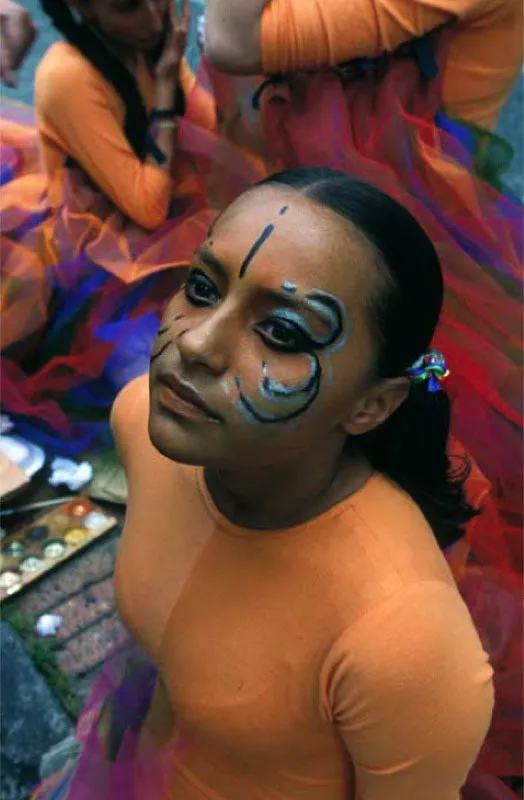 Festival de Teatro de Bogotá.
Desde hace 20 años, en Bogotá se celebra el Festival Iberoamericano de Teatro. La ciudad se convierte en la gran carpa del teatro mundial, pues en ella confluyen los cinco continentes con un mismo lenguaje. Es el festival de teatro más grande del mundo, en número de países participantes.