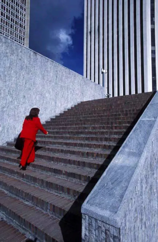 Centro internacional, Bogotá.
Situado entre las calles 26 y 32, y entre las carreras 7ª y 14, es uno de los más importantes sectores financieros de la ciudad. Están allí, entre otros, la iglesia de San Diego, el Museo Nacional, la Plaza de Toros, el Hotel Tequendama, la torre de Bancafé y el Centro de Convenciones Jiménez de Quesada.