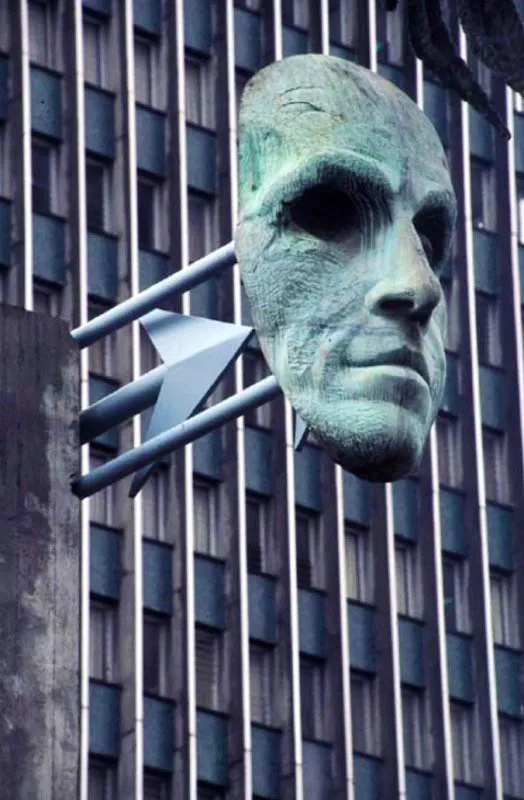 Manizales, Caldas.
Detalle de Bolívar cóndor, escultura del maestro Rodrigo Arenas Betancourt. Es un monumento fundido en bronce con basamento de concreto de 18 metros de alto, ensamblado entre 1985 y 1986. Se halla en la plaza de Bolívar donde se encuentran, entre otros edificios, la catedral y la gobernación.