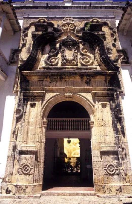 Palacio de la Inquisicin, Cartagena. 
Es el mejor ejemplo de la arquitectura civil barroca del siglo xviii. La fachada, con imponente portn de piedra, rejas en el entresuelo y balcones en la parte alta, ocupa todo un costado de la plaza de Bolvar. Es sede de la Academia de la Historia, el Museo Histrico y el Archivo de la ciudad. 