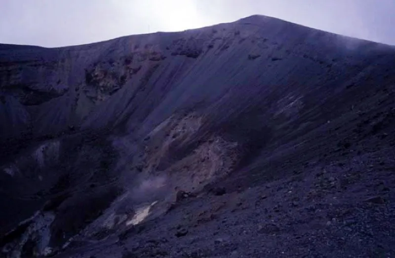 Crter del volcn Purac, Cauca. 
Este volcn activo, cerro tutelar de Popayn y de mticas erupciones, es el pico ubicado ms al norte de la serrana de los Coconucos, la cual est conformada por numerosos crteres de sonoros nombres indgenas como Chuliquinga, Shaka, Machancara y Amancay, entre otros. 