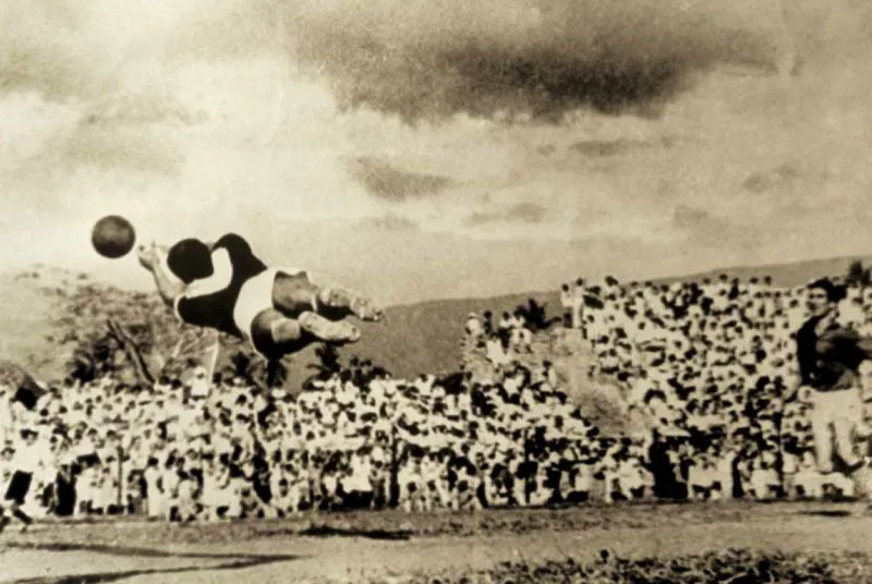 Julio 30, 1950: Cúcuta 1, Santa Fe 1.
Julio ‘Chonto’ Gaviria, portero de Santa Fe. Estadio General Santander, Cúcuta.